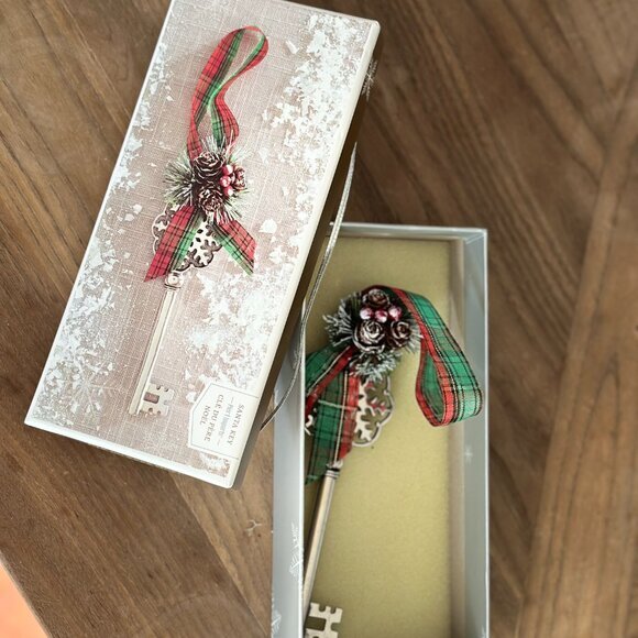 Santa Key Snowflake for No Chimney Pier 1 Ornament in Original Box - Picture 3 of 6